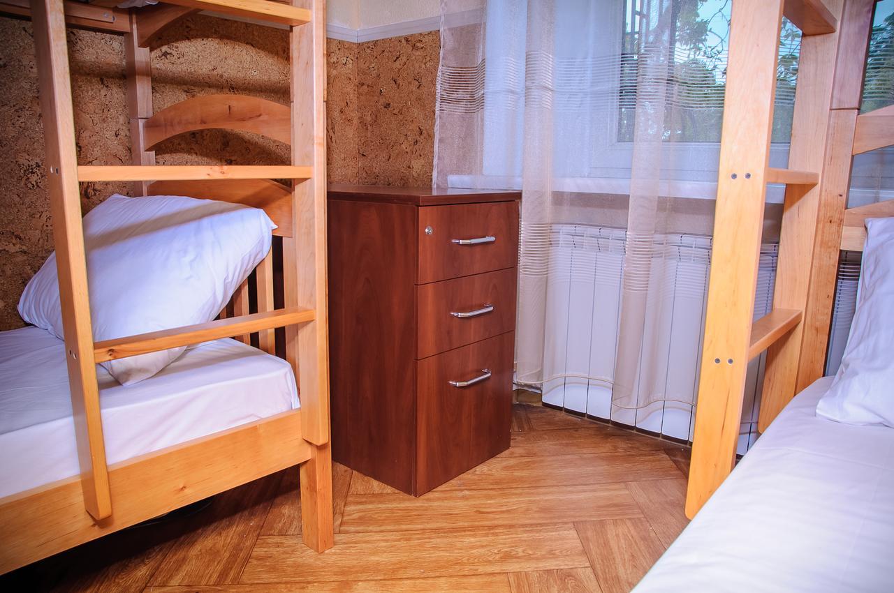 Golden Globus Hostel Kyiv Exterior foto