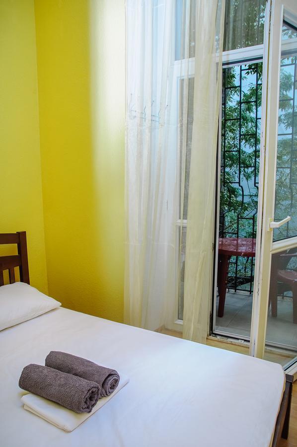 Golden Globus Hostel Kyiv Exterior foto