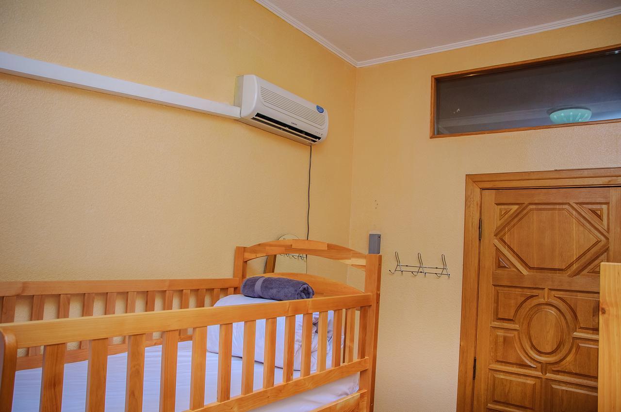 Golden Globus Hostel Kyiv Exterior foto