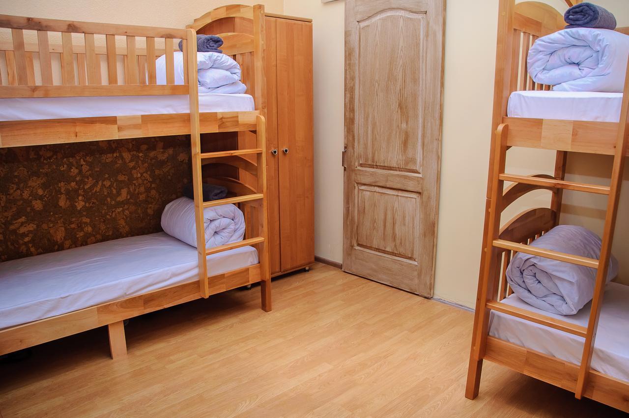Golden Globus Hostel Kyiv Exterior foto